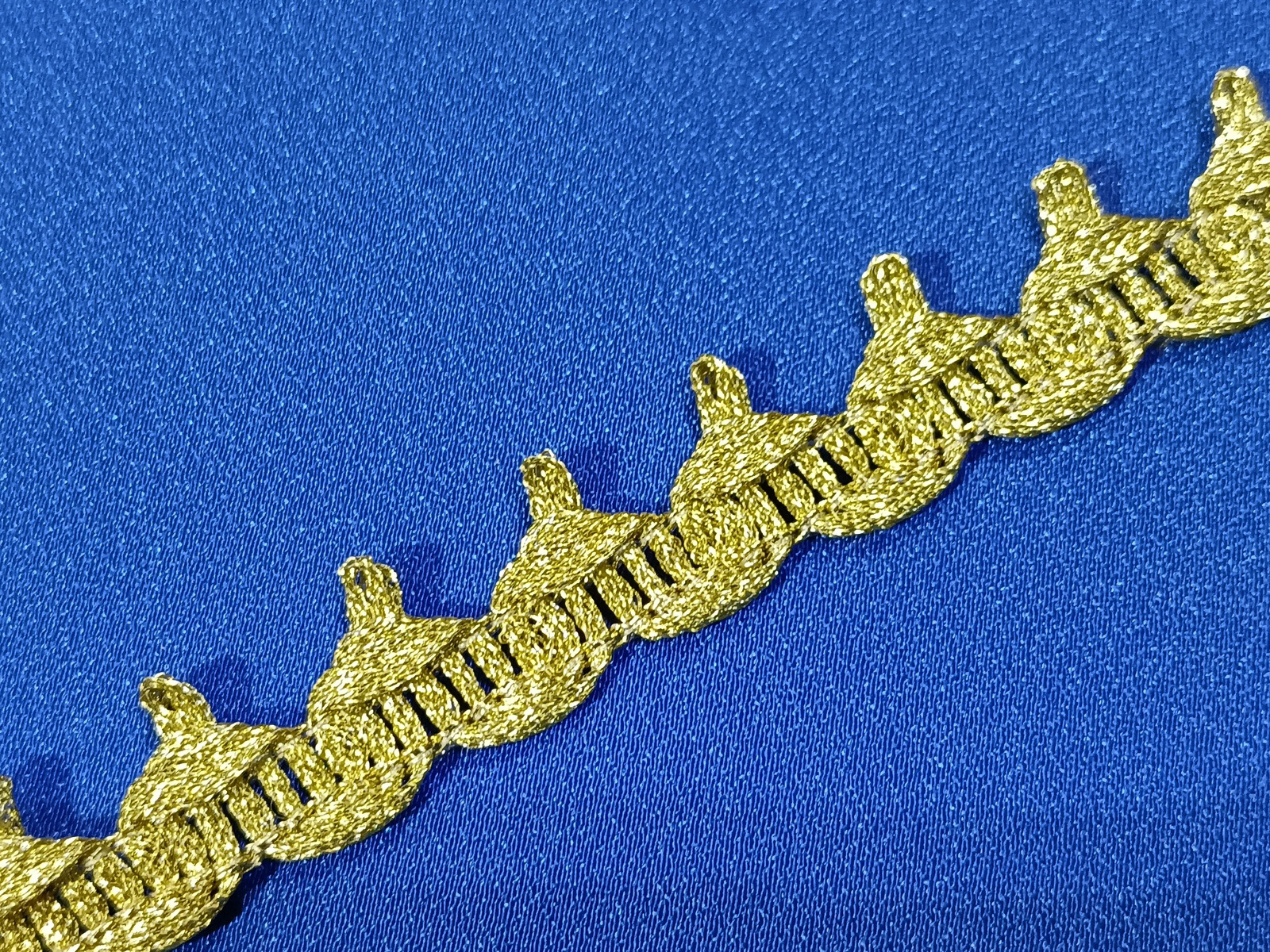Pasamanería Picos trenzados Oro 1,50 cms