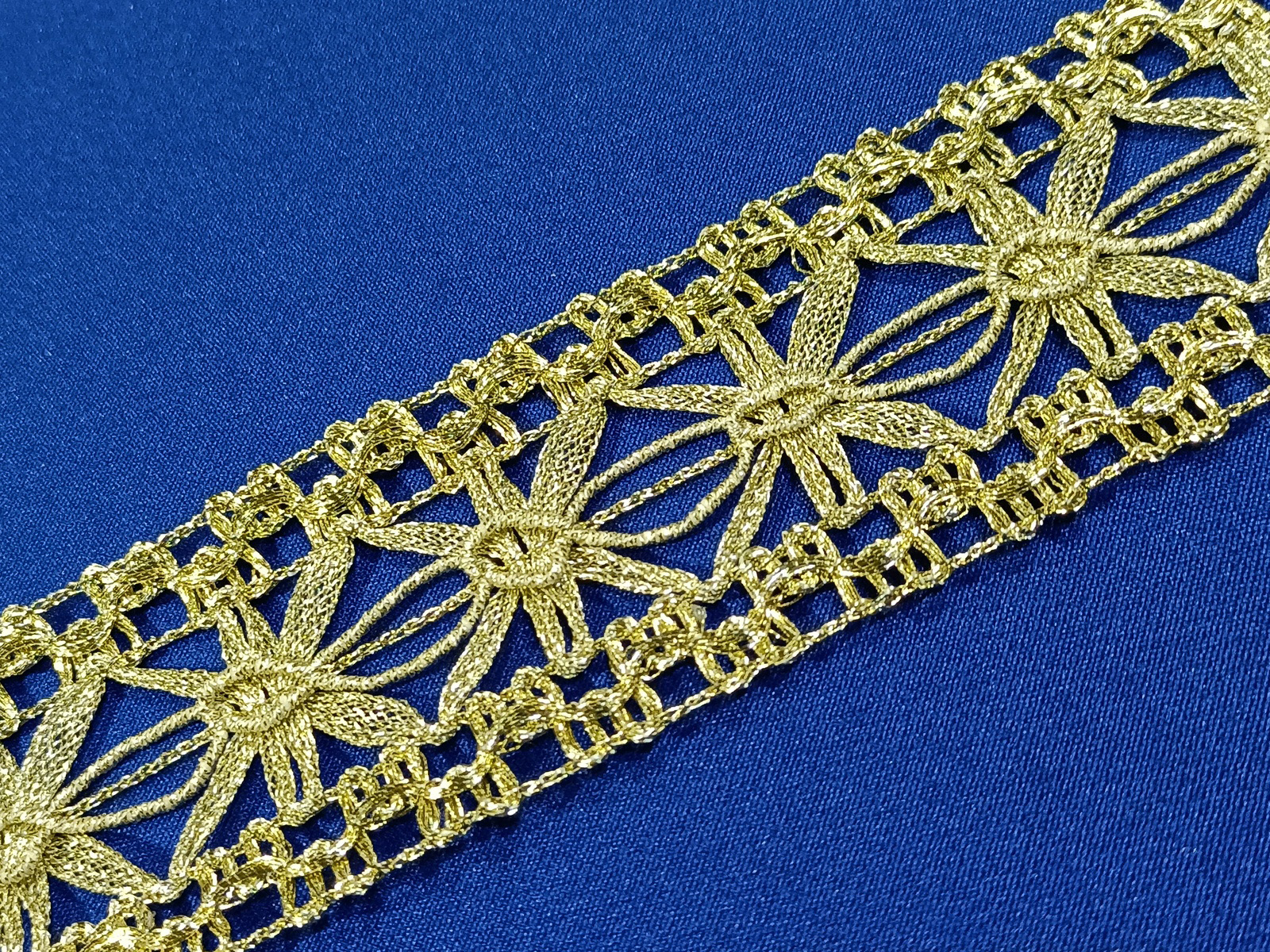 Pasamanería Trenzado Metalico Oro Palido 4 cms