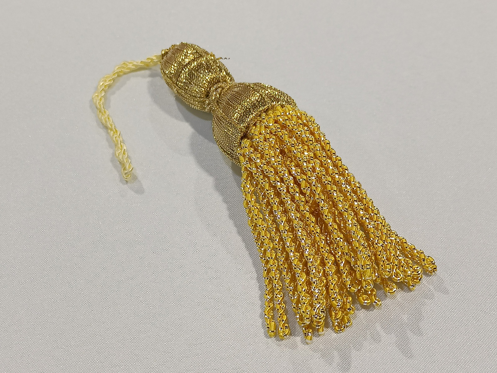 Borla Fleco Torcido Mediana 10 cms Oro