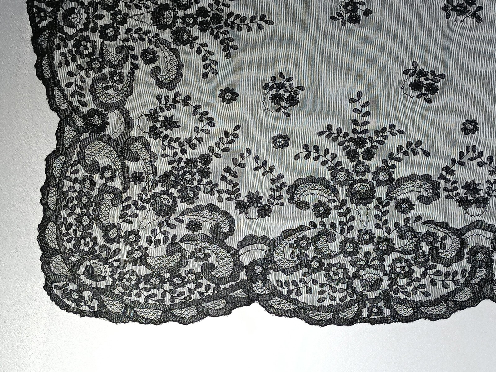 Mantilla 9117 REP Negro- Bordado a Mano