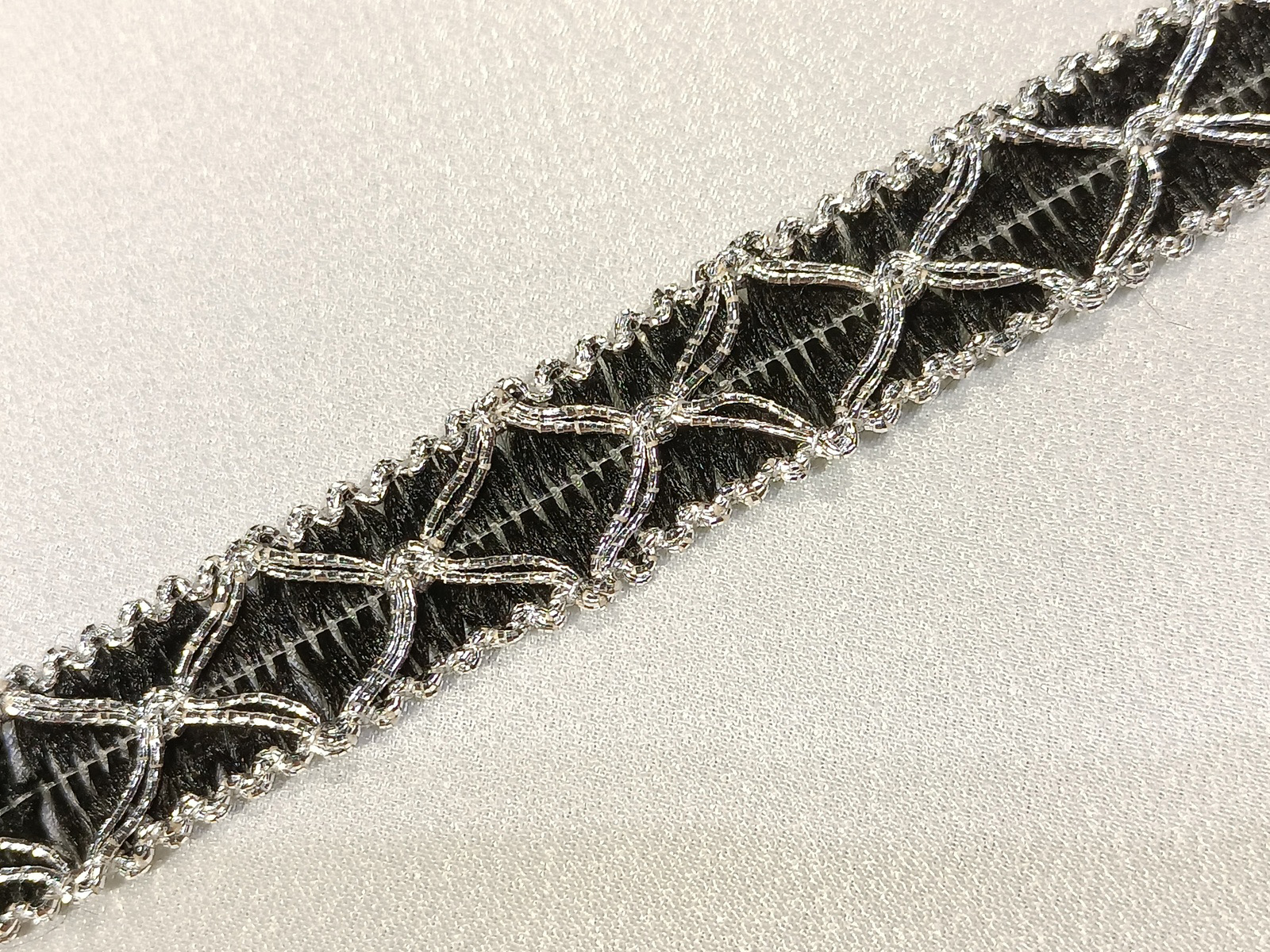 Pasamanería Rejilla Sencilla Negro/ Plata