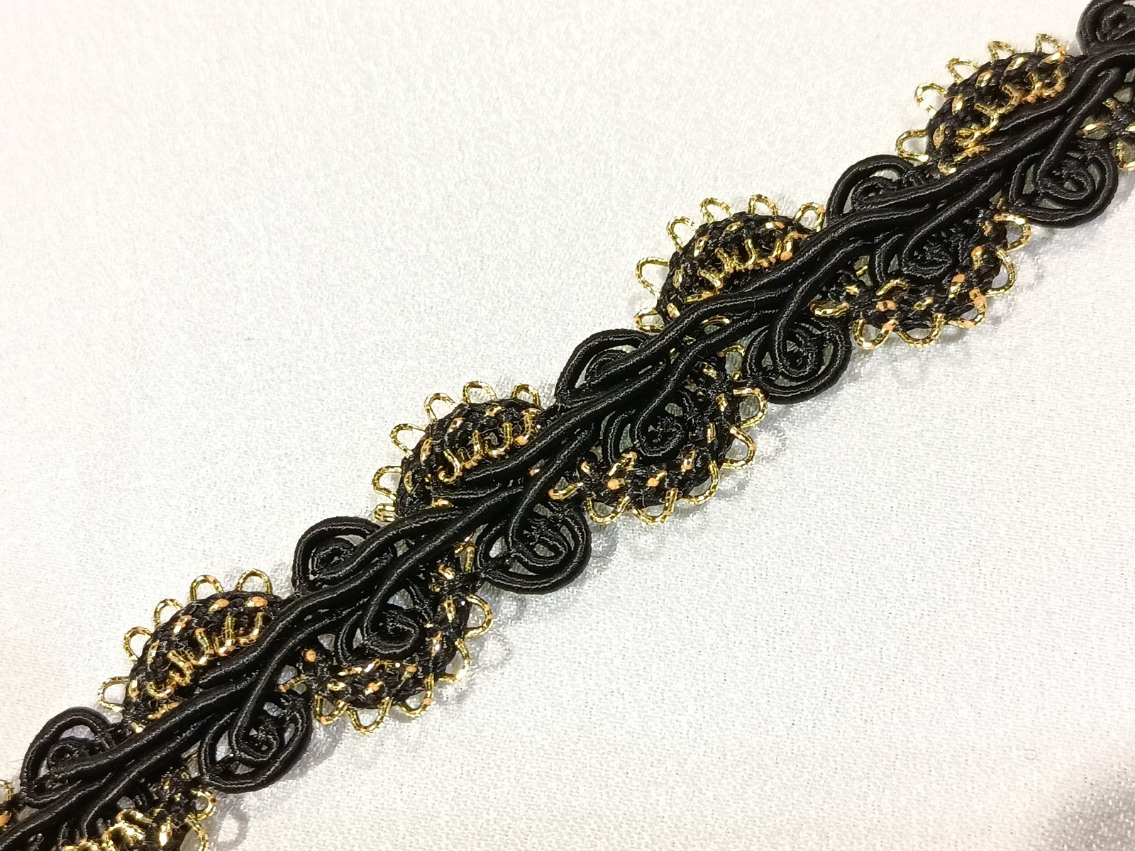Pasamanería Basilea Ondas Negro/Oro