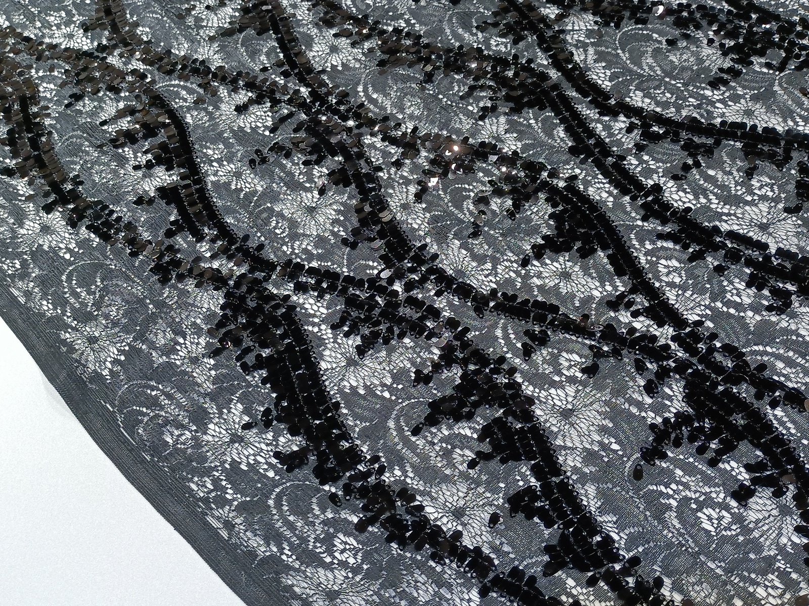 Encaje Flor Lagrima Negra