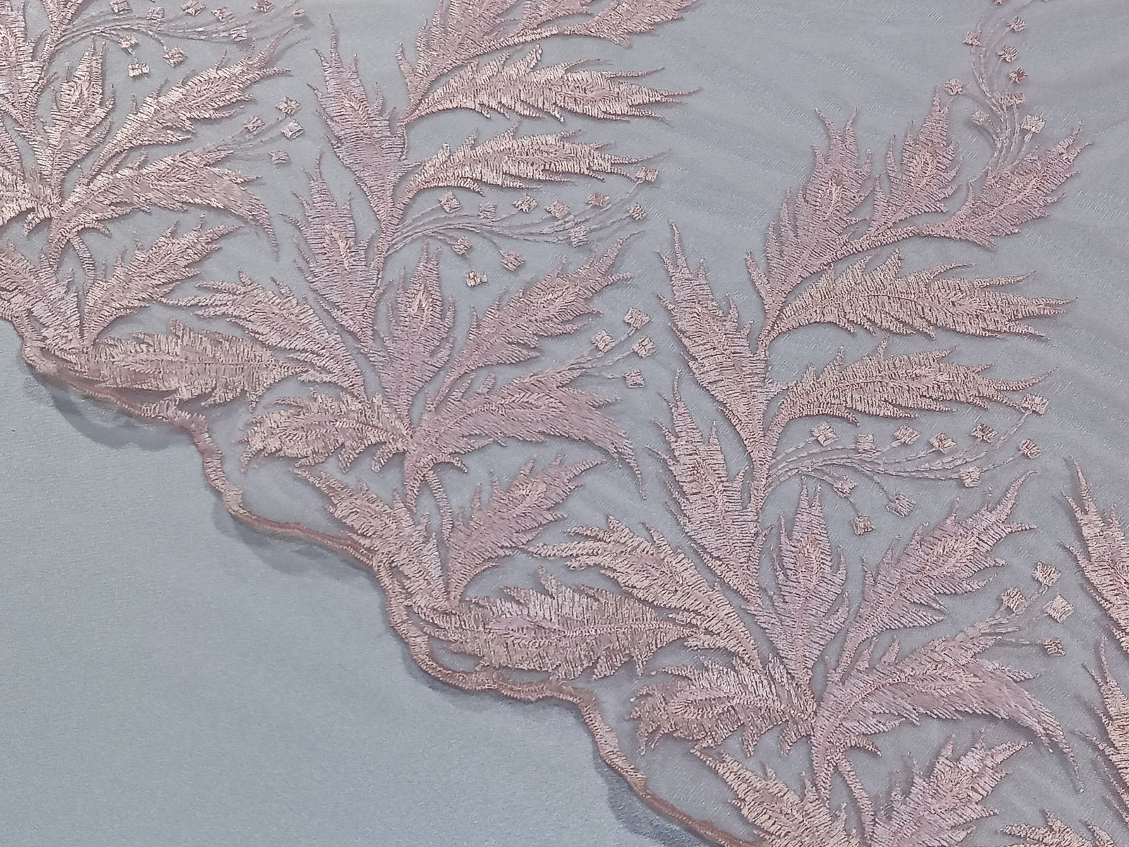 Encaje Floral Rosa Bebe