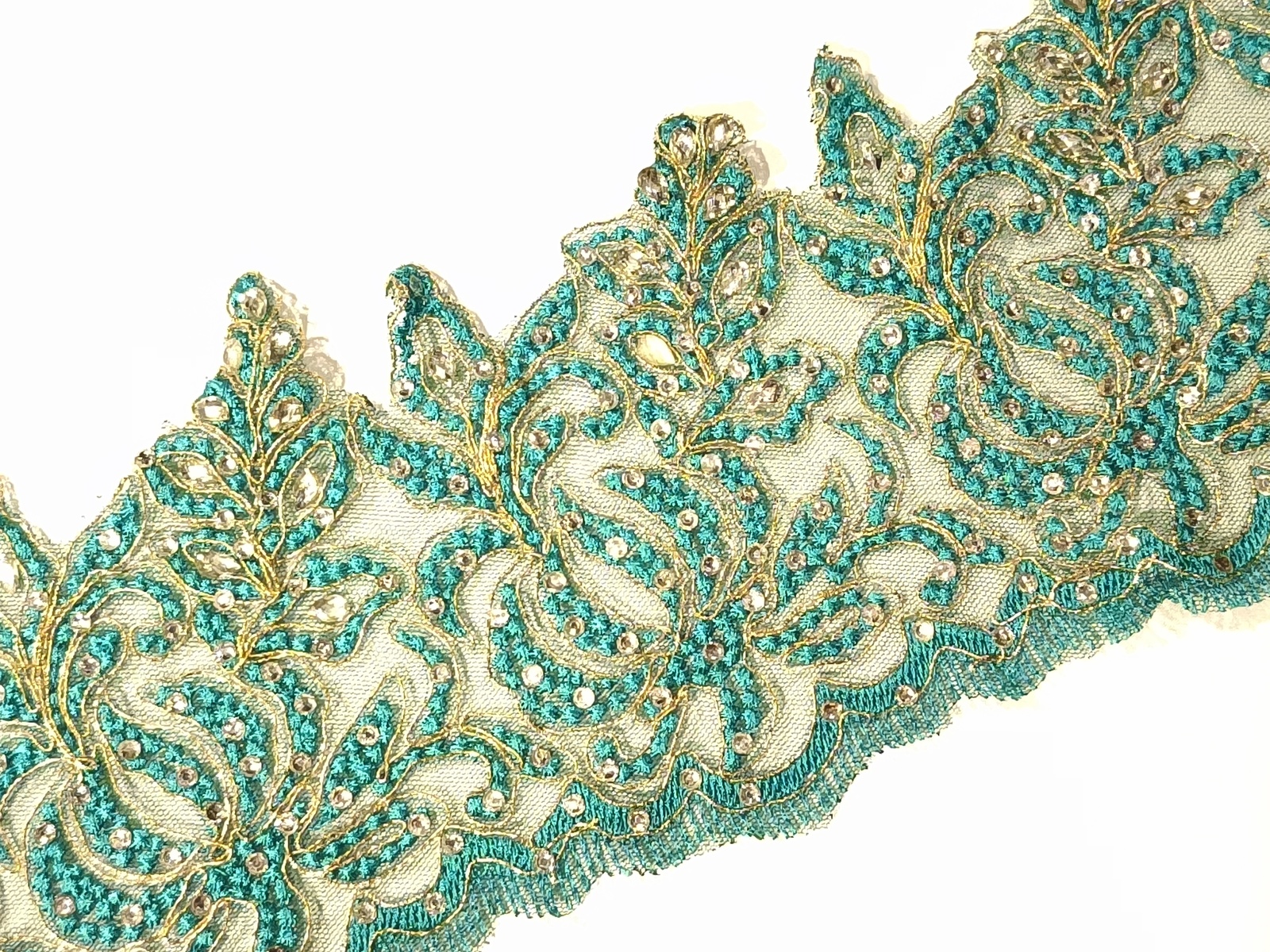 Cenefa Bordada Arabia Verde Cristal