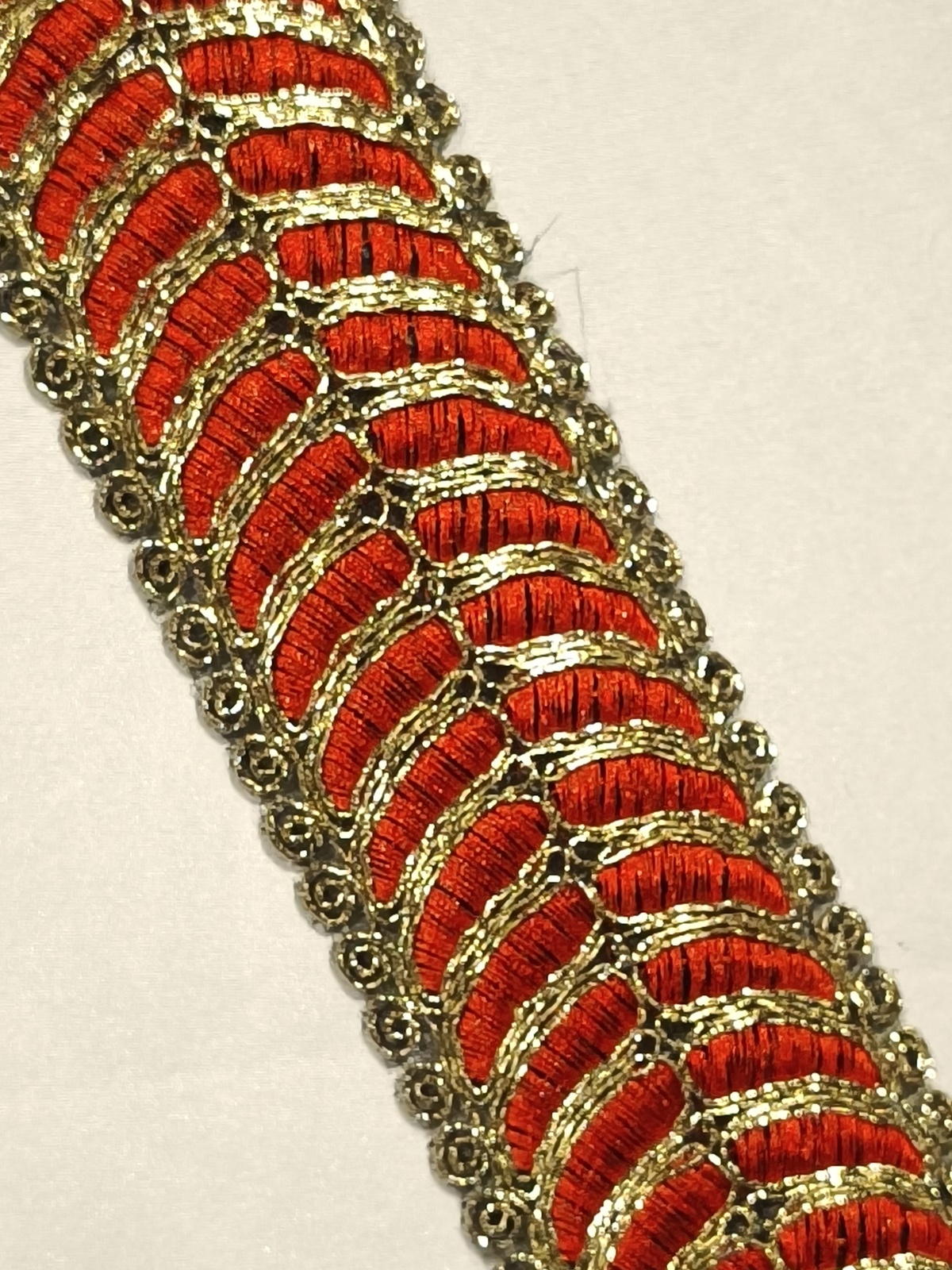 Cenefa Aquiles Rojo - Oro