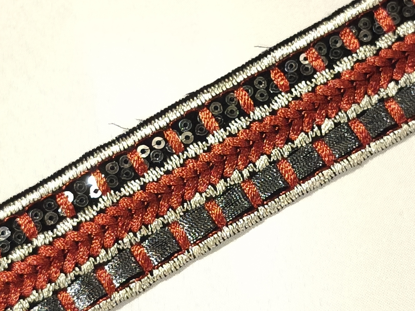 Cenefa Tahur Rojo- Plata