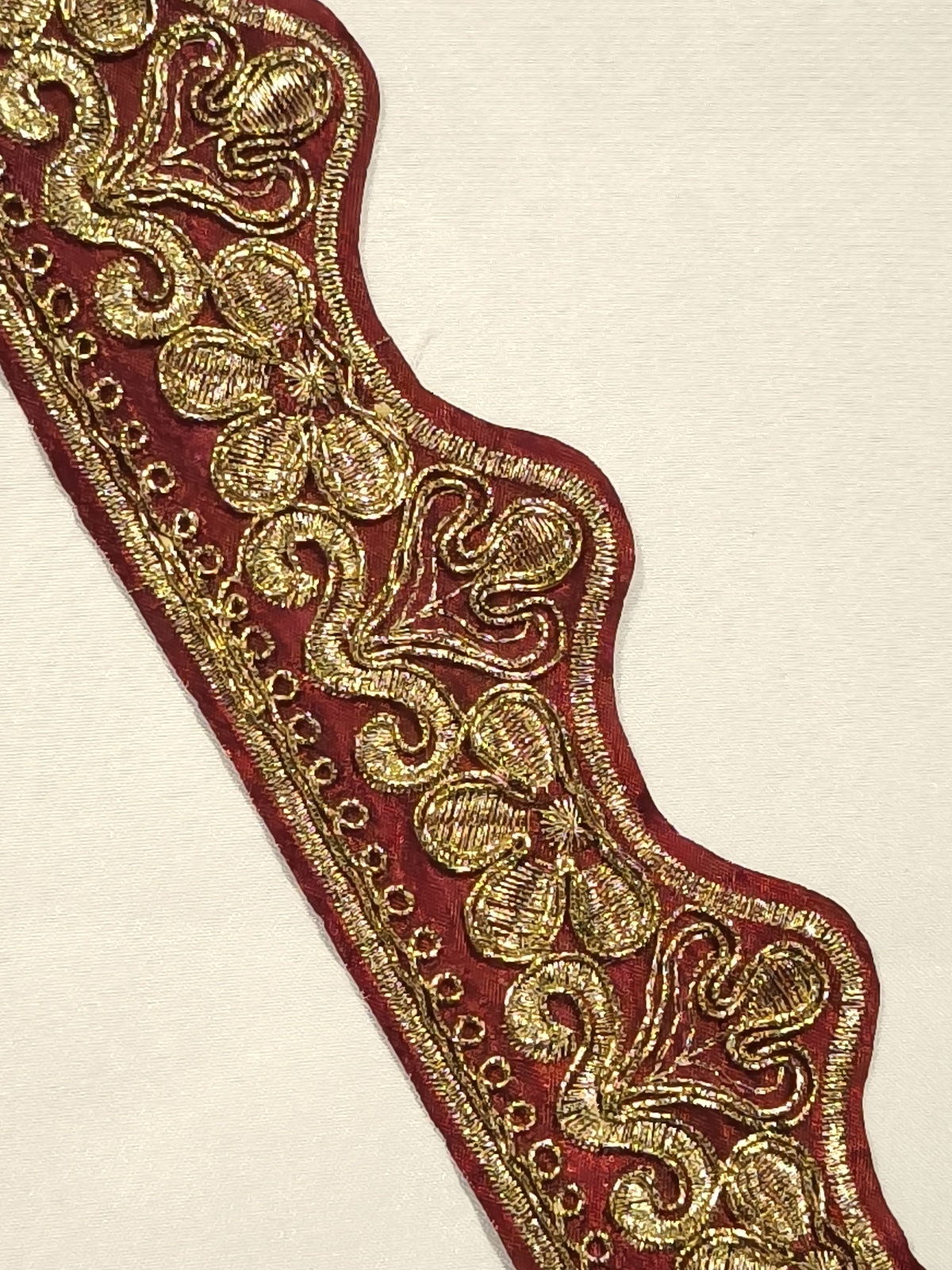 Ceneda Arabesca Burdeos-Oro