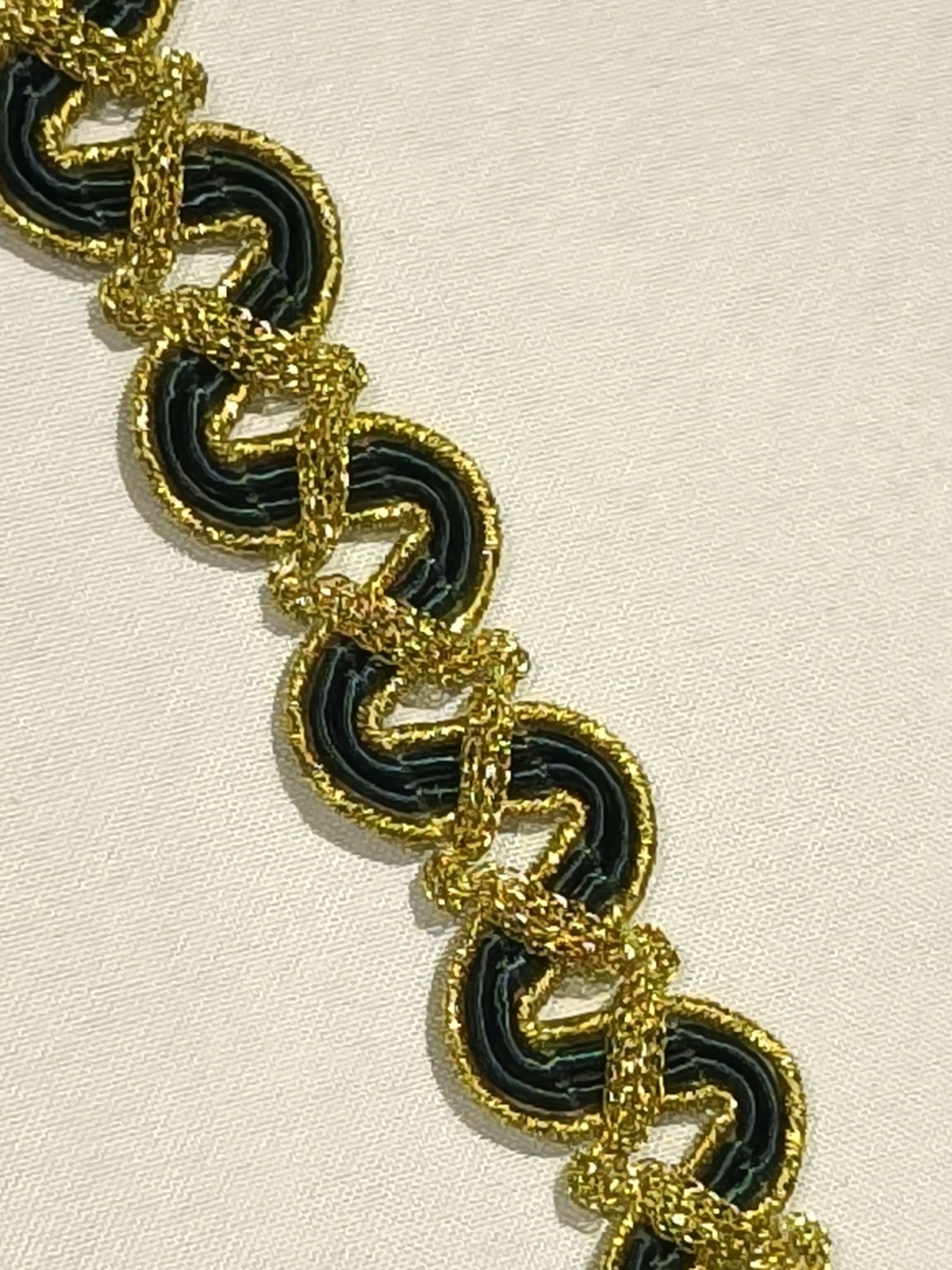 Pasamanería Ondulado Abierto Verde Oro